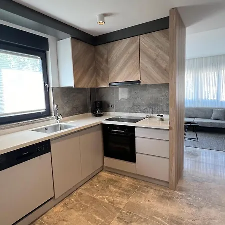 Leos Apart3 Apartment